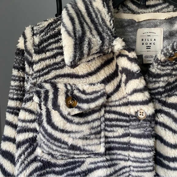 Billabong girls off-track fluffy zebra grafton buttons faux fur jacket size L/12 - Picture 4 of 7